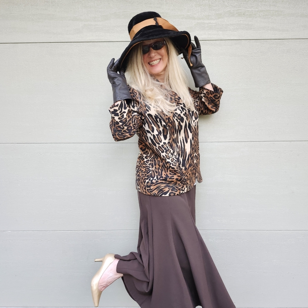 Molly & MaXX Ex Cond & Pro Cleaned Animal Print Cropped Jacket, Large, $45 - Picture 4 of 13